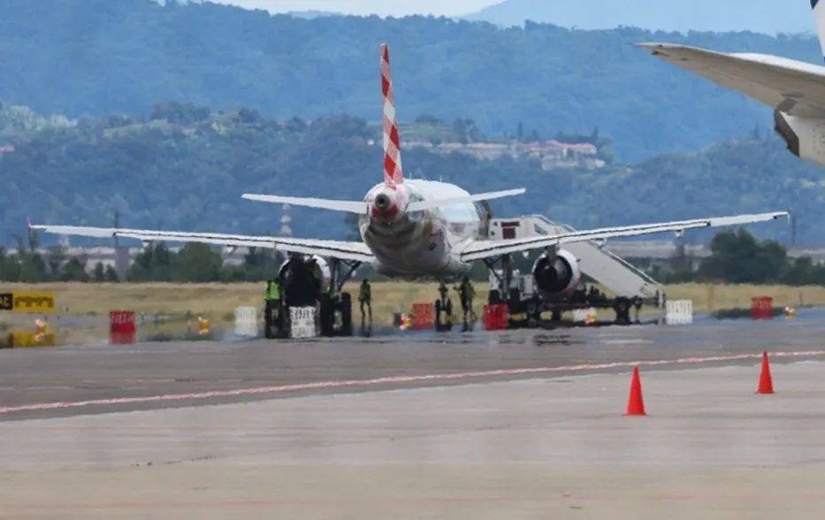 機場傳悲劇！35歲男子「擅闖機場跑道」　當場被飛機引擎吸入身亡