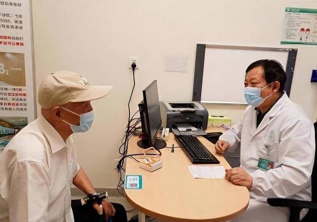 「這4種維生素」別再亂吃了！研究發現：恐得乳癌「身體急性中毒」