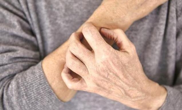 「這4種維生素」別再亂吃了！研究發現：恐得乳癌「身體急性中毒」