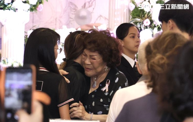 驚世三角戀！周遊婚內出軌「兩男為她大打出手」　余天揭內幕「被迷得神魂顛倒」