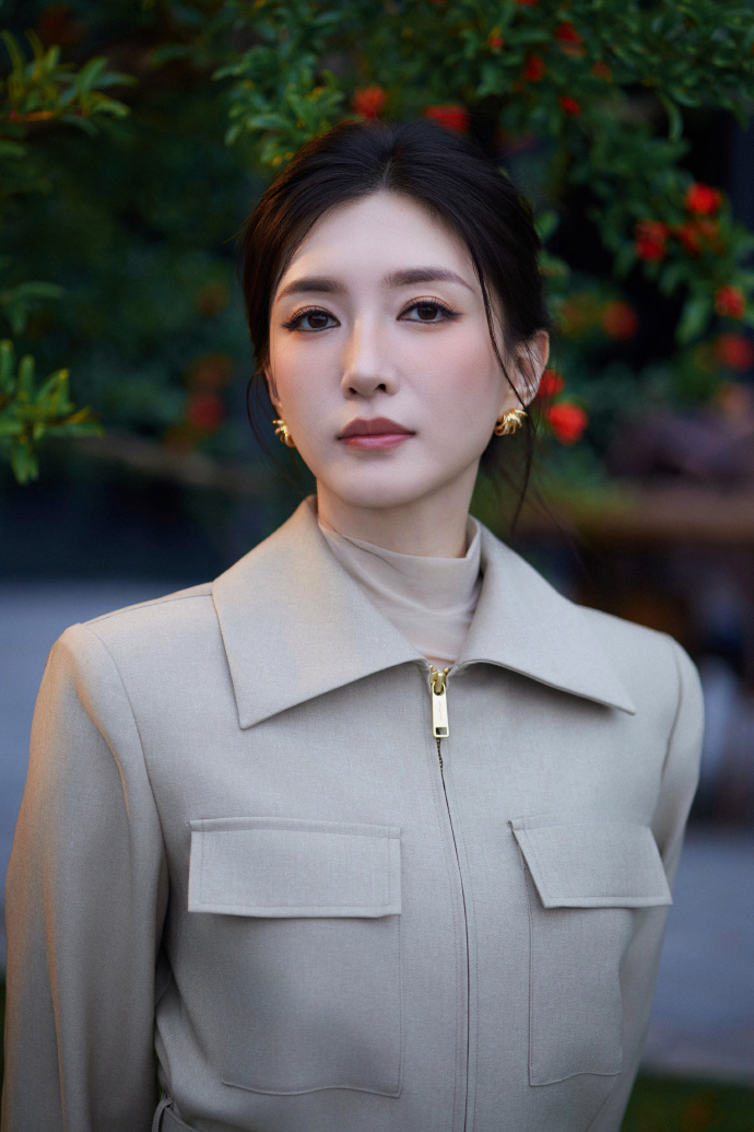 被傳替富商生私生子！38歲大咖女星「被目擊與導演聚會」　網一看素顏狀態「驚呼差點認不出」　