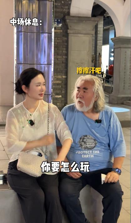 相差31歲老少配！73歲名導「當街遭嫩妻怒罵」甜蜜成泡影　網友一聽「原因直搖頭」：不裝了