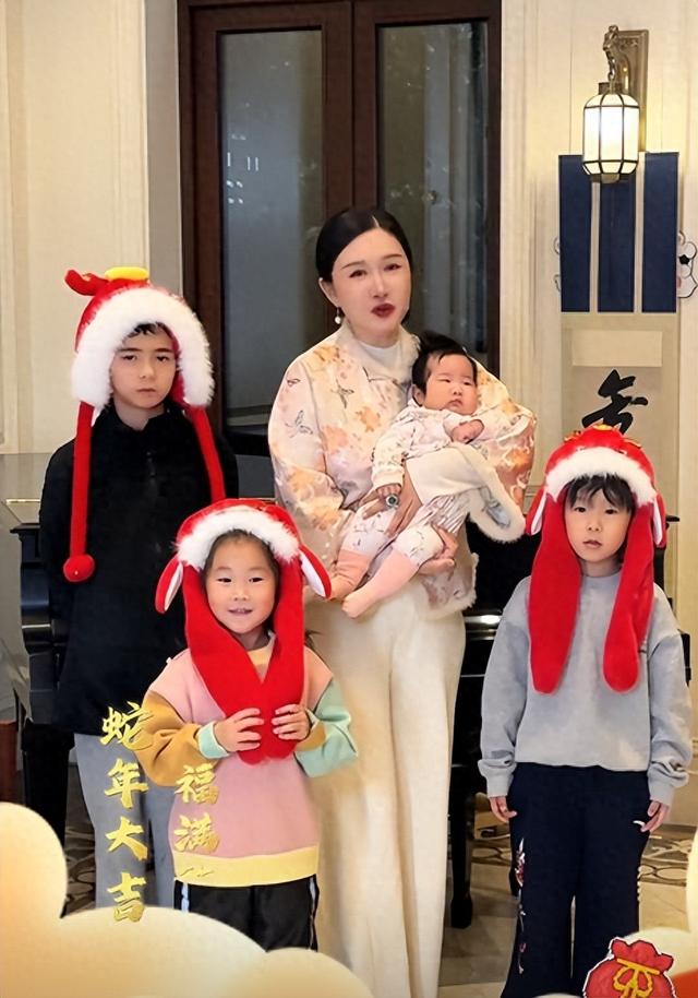 相差31歲老少配！73歲名導「當街遭嫩妻怒罵」甜蜜成泡影　網友一聽「原因直搖頭」：不裝了