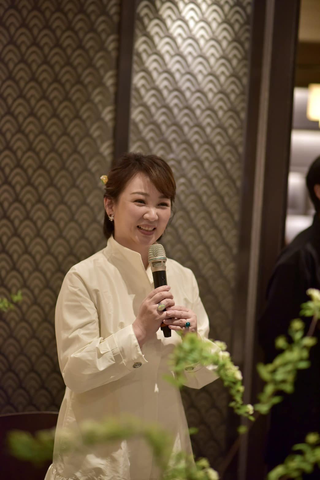 急診後首露面！郁方「突抱嫩嬰現身」揭身分　慶19周年婚爆「絕不對尪做一事」