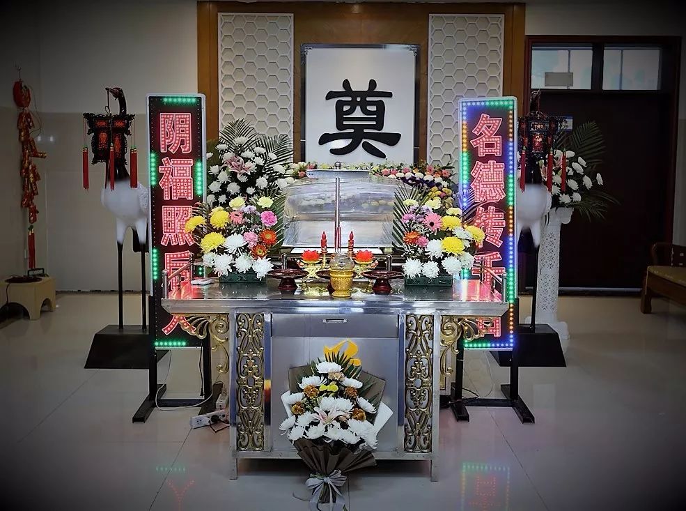 才剛出席活動！資深大咖男星「幾小時後驚傳死訊」　家人證實「鬆口死因了」
