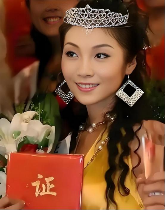 堅持不結婚！36歲美女「買英國優質男蝌蚪」生混血3胞胎　「挨批崇洋媚外」7年後近況曝光