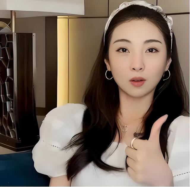 堅持不結婚！36歲美女「買英國優質男蝌蚪」生混血3胞胎　「挨批崇洋媚外」7年後近況曝光
