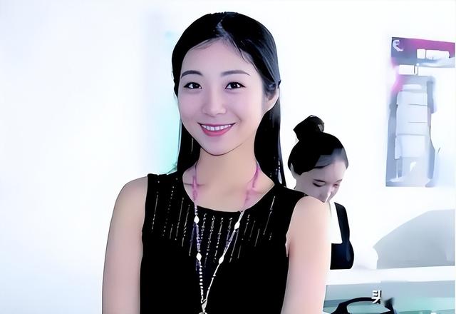 堅持不結婚！36歲美女「買英國優質男蝌蚪」生混血3胞胎　「挨批崇洋媚外」7年後近況曝光