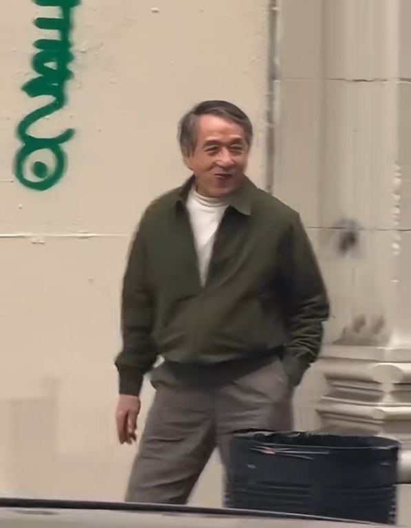 大庭廣眾之下！71歲成龍驚爆「遭粉絲賞巴掌」　他下秒「出乎意料反應」網服了：還3次