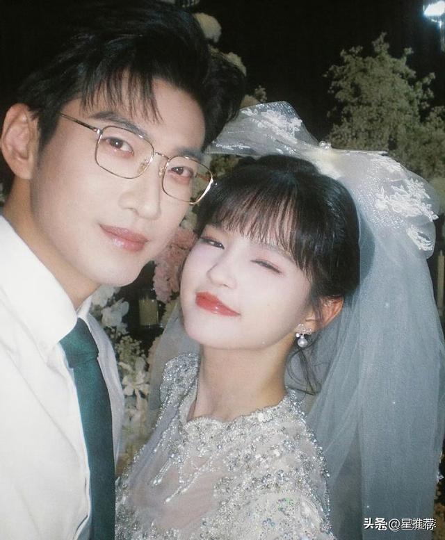 恭喜結婚了！螢幕情侶「假戲真做」變夫妻　他單膝下跪「抱回娃娃臉仙女」