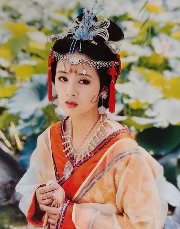 「靠一部戲」紅遍全國！二婚「戴塑膠戒指」被酸：嫁軟飯男　今丈夫爆紅「寵她到令人忌妒」