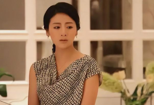 「靠一部戲」紅遍全國！二婚「戴塑膠戒指」被酸：嫁軟飯男　今丈夫爆紅「寵她到令人忌妒」