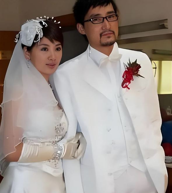 「靠一部戲」紅遍全國！二婚「戴塑膠戒指」被酸：嫁軟飯男　今丈夫爆紅「寵她到令人忌妒」