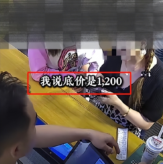我們走很遠來的！女客人「強硬要求店家打折」　老闆出手處理「讓大家拍手叫好」