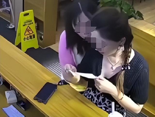 我們走很遠來的！女客人「強硬要求店家打折」　老闆出手處理「讓大家拍手叫好」