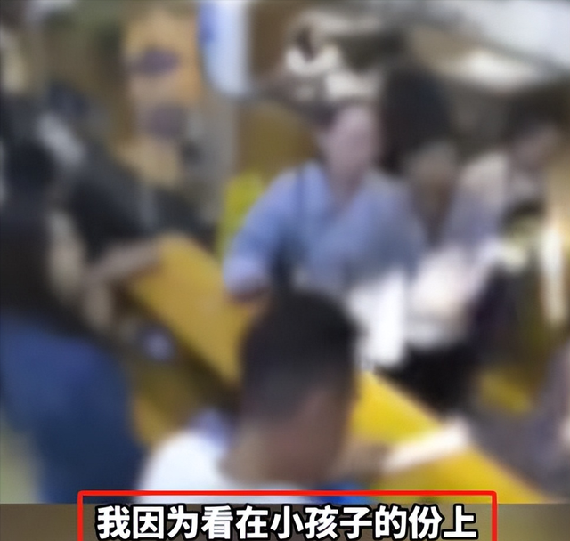 我們走很遠來的！女客人「強硬要求店家打折」　老闆出手處理「讓大家拍手叫好」