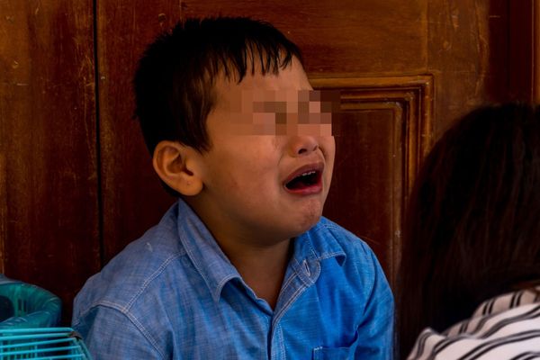 台北公車站隨機攻擊！母子等車「遭怪婦腐蝕液亂噴」　7歲童慘叫「狀況嚴重」緊急送醫