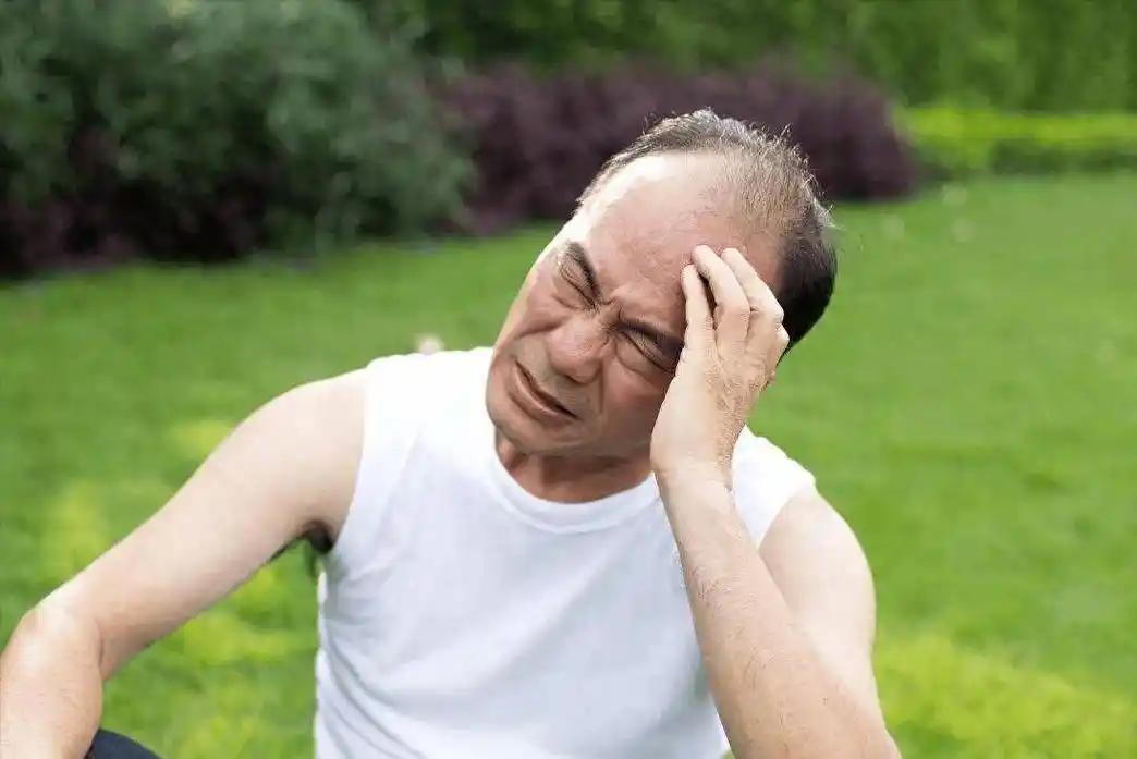 洗澡突發腦梗！85歲阿公「緊急入院」15分鐘活命　「新技術曝光」急性腦梗有救了
