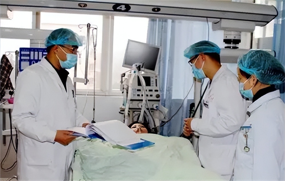 洗澡突發腦梗！85歲阿公「緊急入院」15分鐘活命　「新技術曝光」急性腦梗有救了