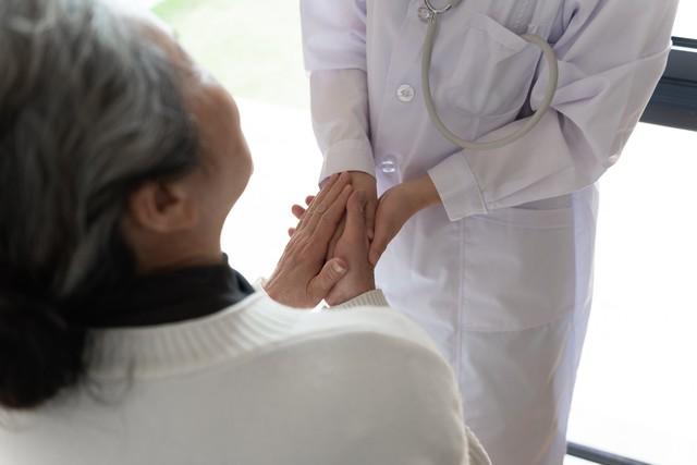 洗澡突發腦梗！85歲阿公「緊急入院」15分鐘活命　「新技術曝光」急性腦梗有救了