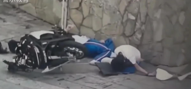才14歲！2名學生「騎改裝車超速」失控撞牆　他當場身亡「另一人送醫不治」　