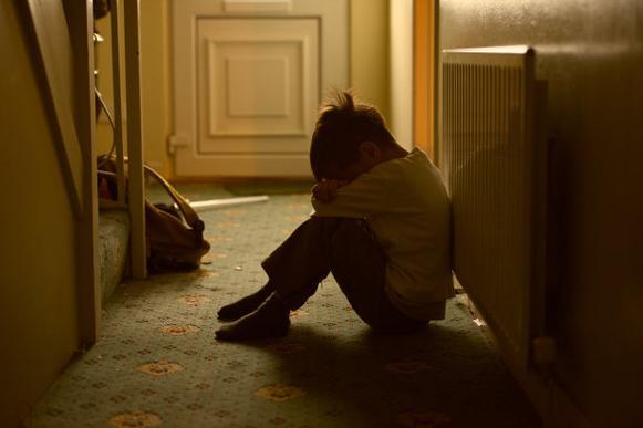 才14歲！2名學生「騎改裝車超速」失控撞牆　他當場身亡「另一人送醫不治」　