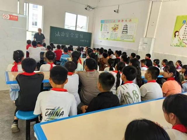 才14歲！2名學生「騎改裝車超速」失控撞牆　他當場身亡「另一人送醫不治」　