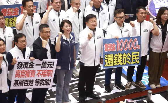最新／全民普發1萬要來了！發放「方式、時機點」一次看：最晚「這時間會領到」