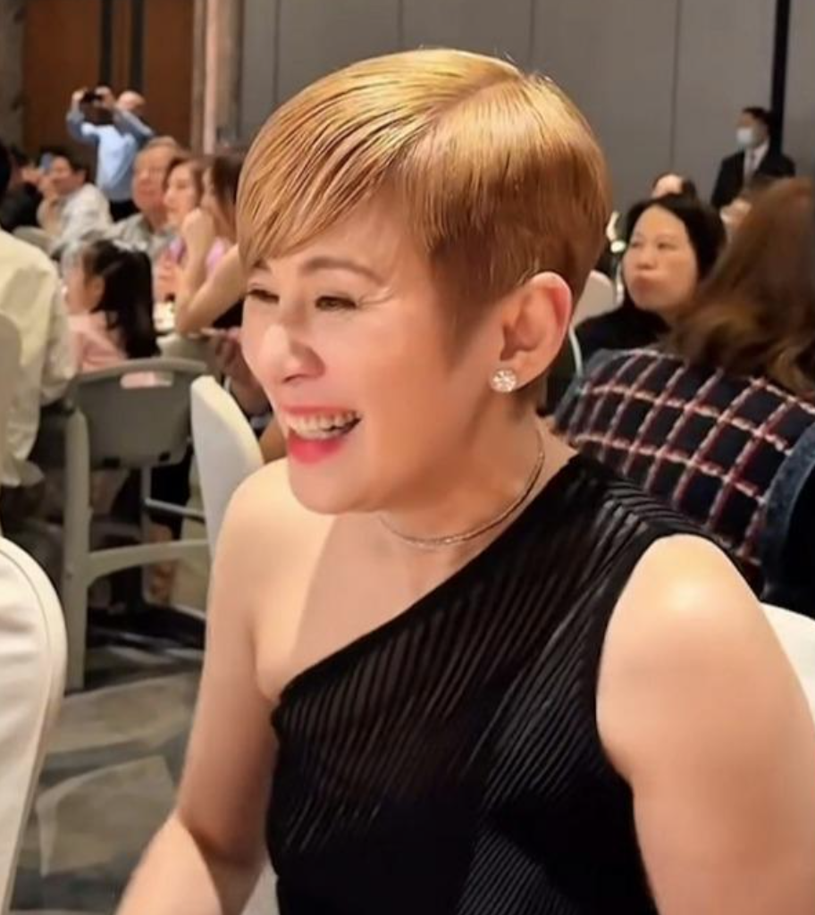 上月才錄取名校！吳君如再曝喜訊「宣布嫁女兒」　新娘滿身金飾「她加碼送厚禮」真情告白惹哭眾人
