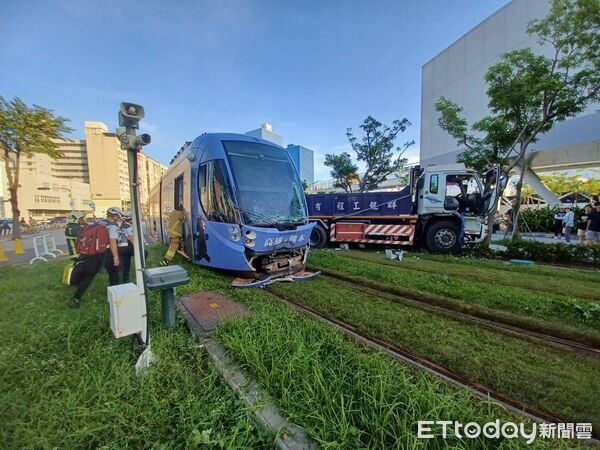 通車後最嚴重事故！高雄列車「驚傳遭撞爛」車頭全毀　車上乘客「送醫人數」曝光