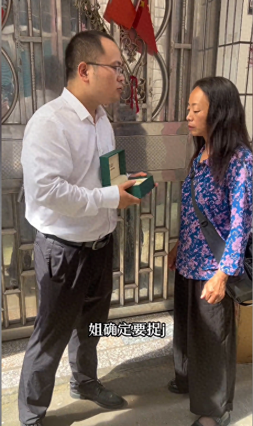 人性照妖鏡！公公手握「2千萬拆遷款」不給婆婆　帶人捉姦「一開門臉色慘白」：小三竟是她