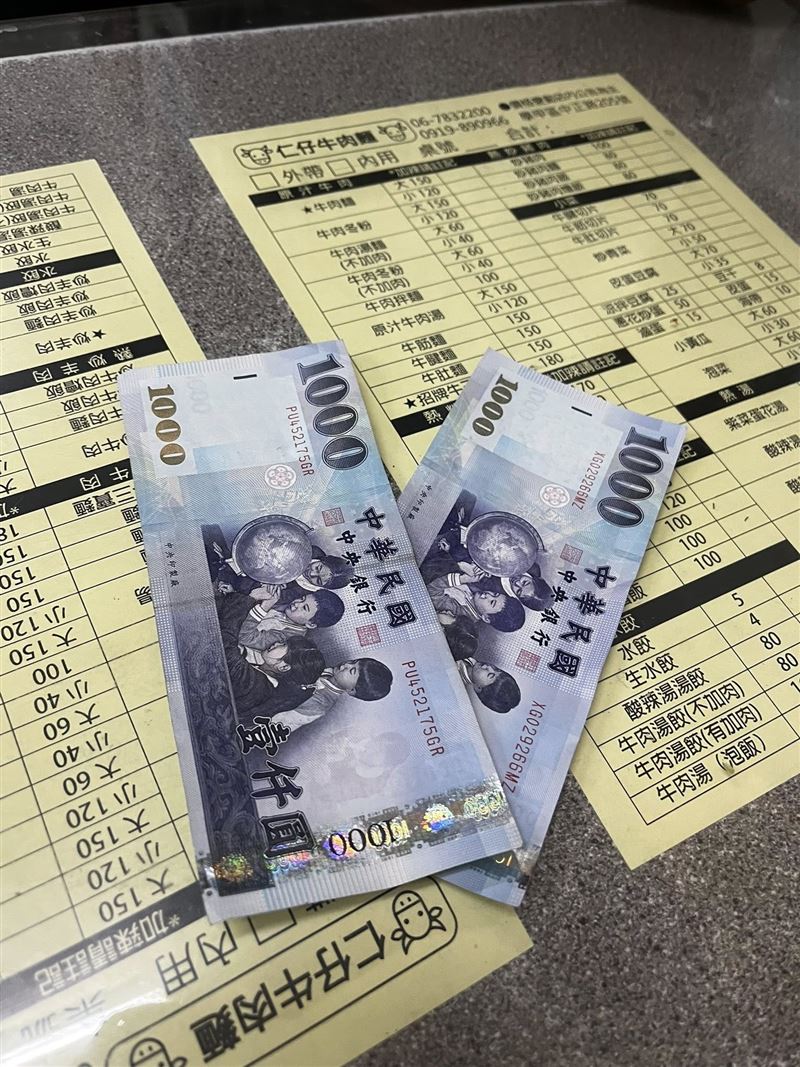 日以繼夜搶修！台電人員「忙到晚上9點才吃飯」　神秘客「掏2000霸氣請客」飲料店也出手了