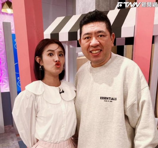 NONO被判刑！他默默「躲朱海君身後談商演」　夫妻合體「驚人月收入曝光」