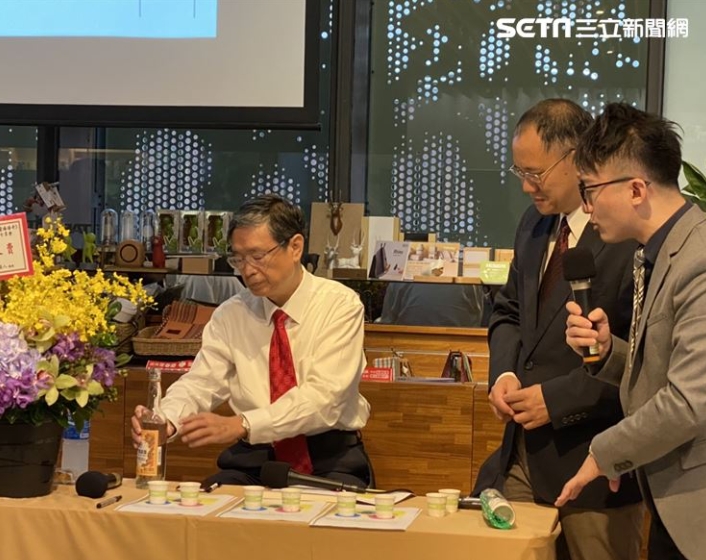 69歲名嘴驚傳失憶症！節目直播「喊不出行政院長是誰」　他悲歎「吃1東西惹禍」