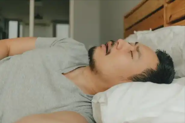 很多人常忽略！腎如果有病「晚上睡覺會有3現象」　醫生示警：「發現時通常太晚了...」