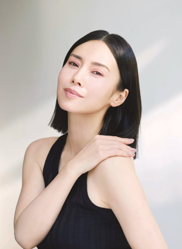 資深影后「背小三罵名10多年」男方改娶酒店公關！如今49歲顏值絕美「丈夫身分驚人」