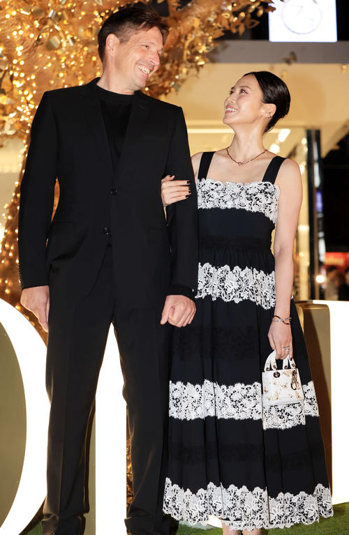 資深影后「背小三罵名10多年」男方改娶酒店公關！如今49歲顏值絕美「丈夫身分驚人」