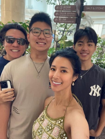李蒨蓉20歲兒長大了！美國念書「為省錢自學做一事」打工賺錢　她自豪落淚：老媽這麼揮霍...