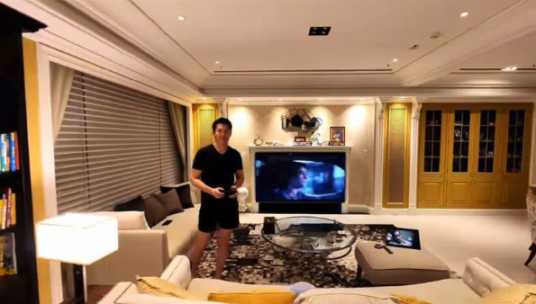 帥兒回台了！54歲本土男神「驕傲曬合照」引萬人狂讚　13歲「暴風抽高趕上爸爸」：高顏值父子