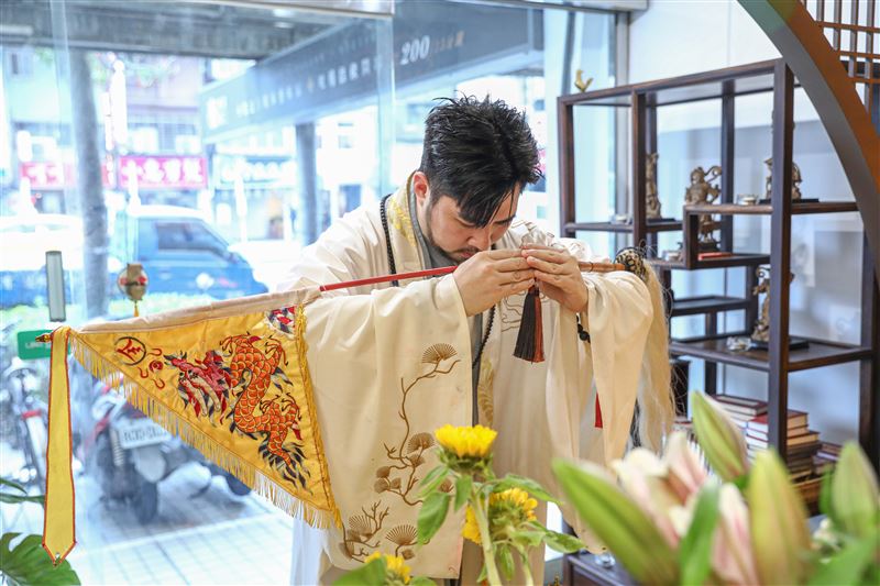 林俊傑心臟病是「黑令旗討命」？命理師揭「他前世1關鍵」：是業力反噬