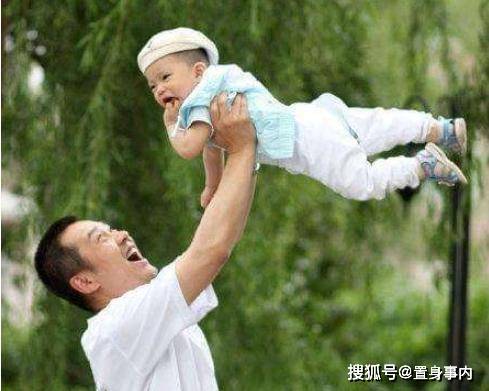 寵老婆23年！帥氣男星「娶上海普女為妻」收入全上交　「全家都把她當寶」讚：魅力在這裡
