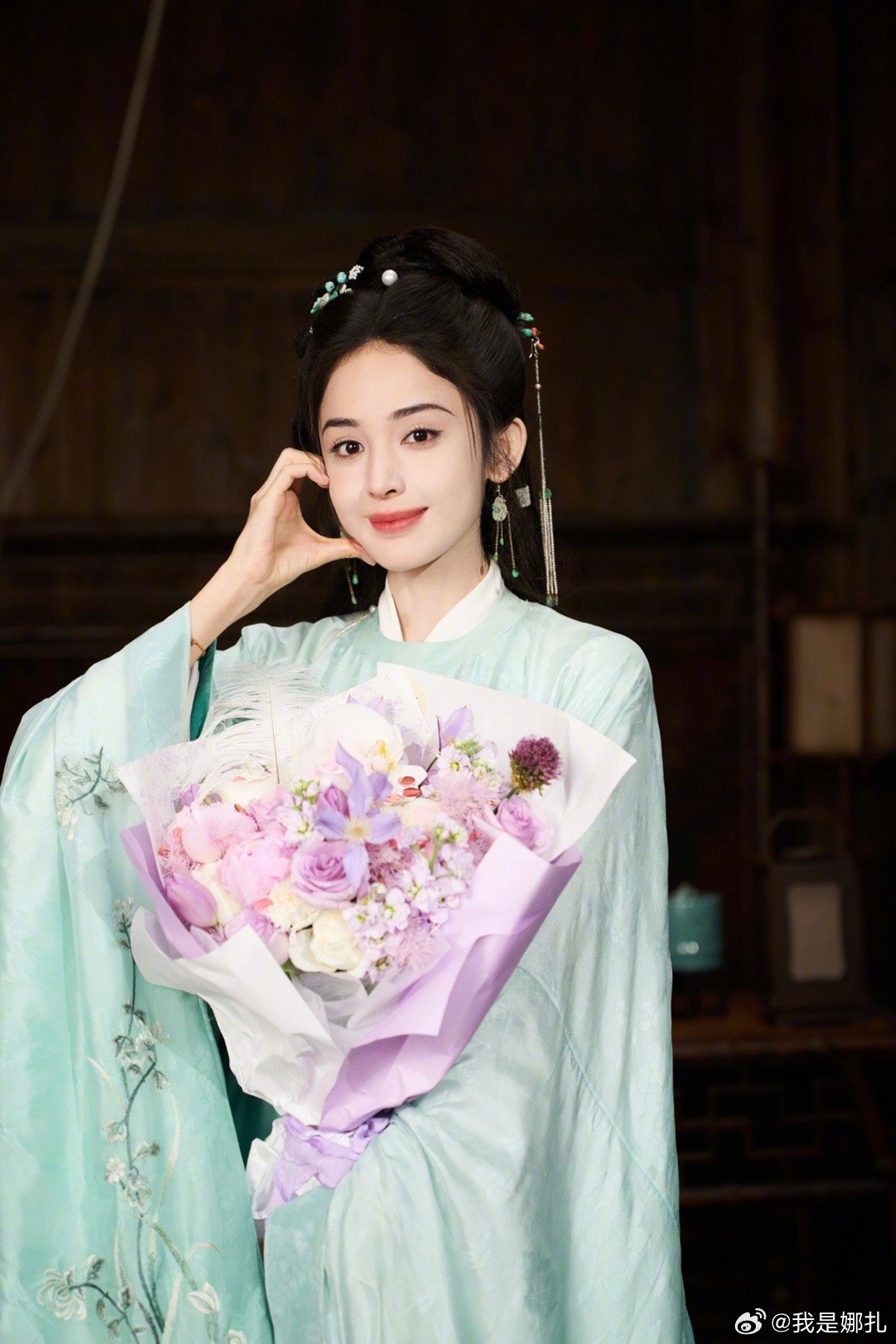 長太美求學被欺負！大咖女星「餐廳吃飯被偶遇」　近看「驚人素顏狀態」網全看傻