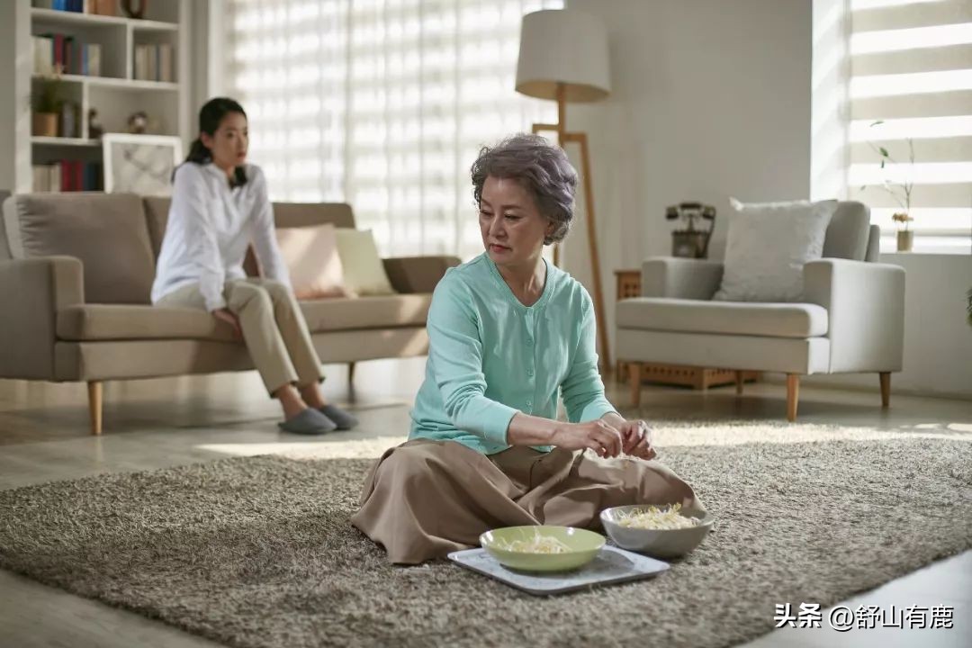 公婆都有退休金！「我開口借1萬2」給兒子報才藝班遭拒　無意間「看到餐桌上一幕」心都寒了