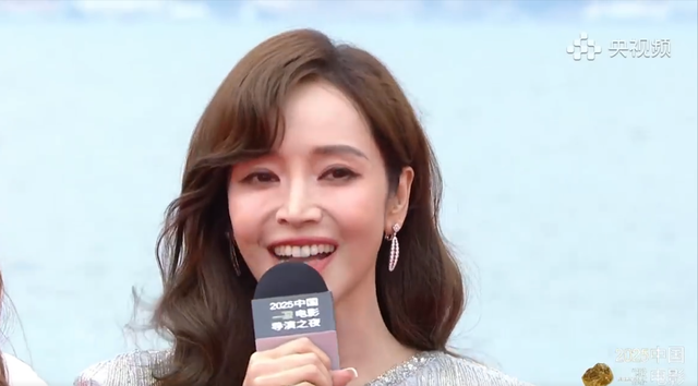 典禮星光熠熠！51歲中國女星「同框46歲台灣女星」紅毯爭艷　網讚嘆「自然老去才是美」：瞬間高下立判