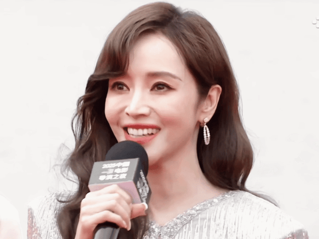 典禮星光熠熠！51歲中國女星「同框46歲台灣女星」紅毯爭艷　網讚嘆「自然老去才是美」：瞬間高下立判