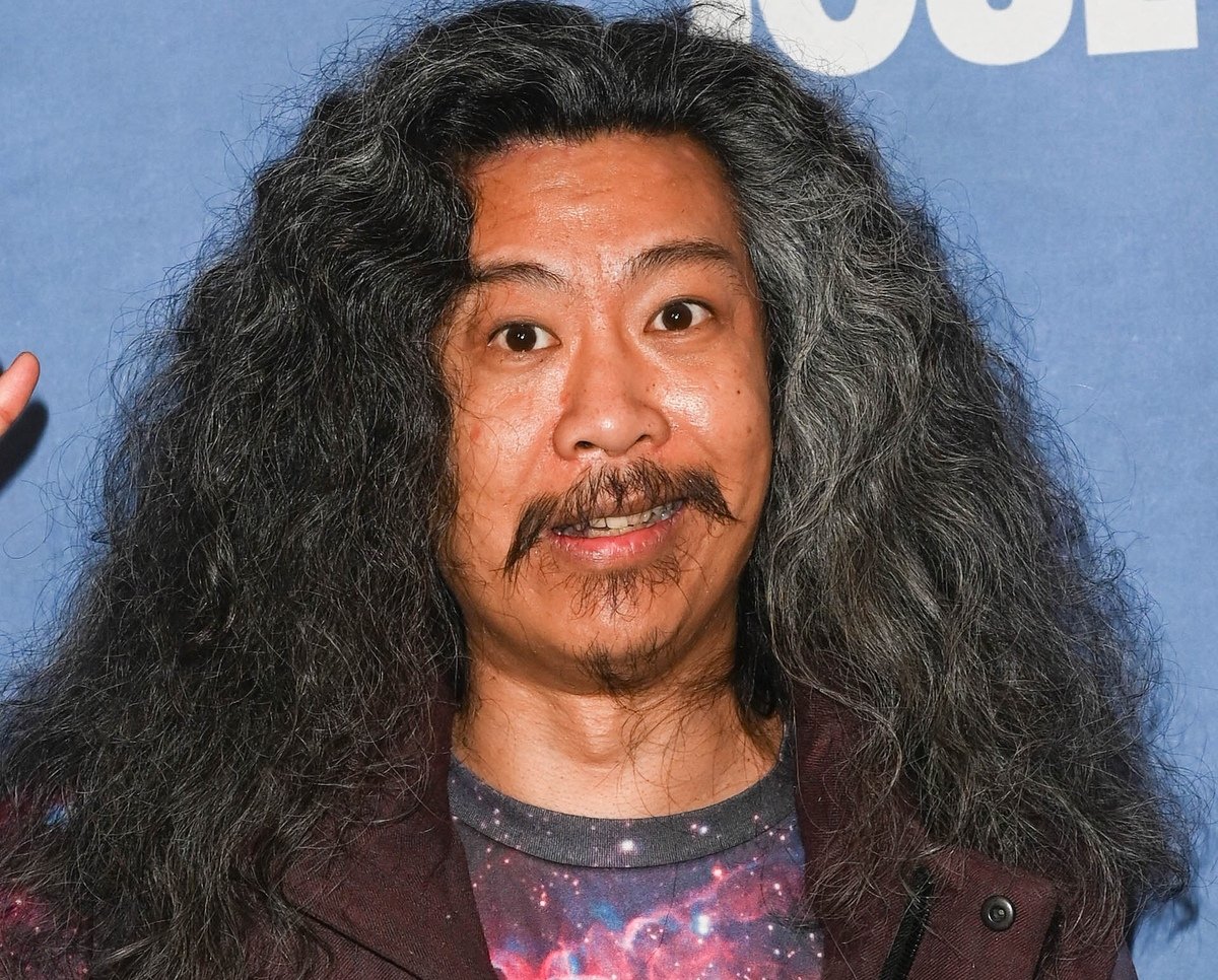 快訊／撿手機不慎失足！43歲知名男演員「驚傳墜樓身亡」