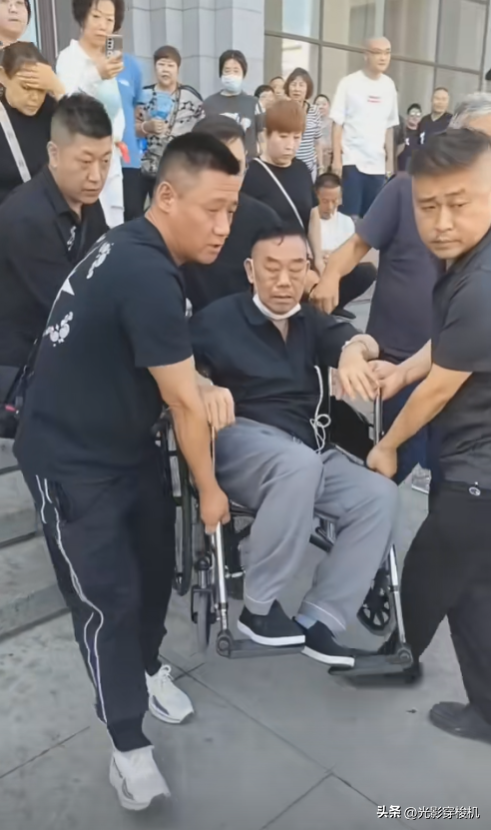 悲痛／資深大咖驟逝！兒遭全網轟「是他害死爸爸」　來不及送別「生前盡孝畫面曝」