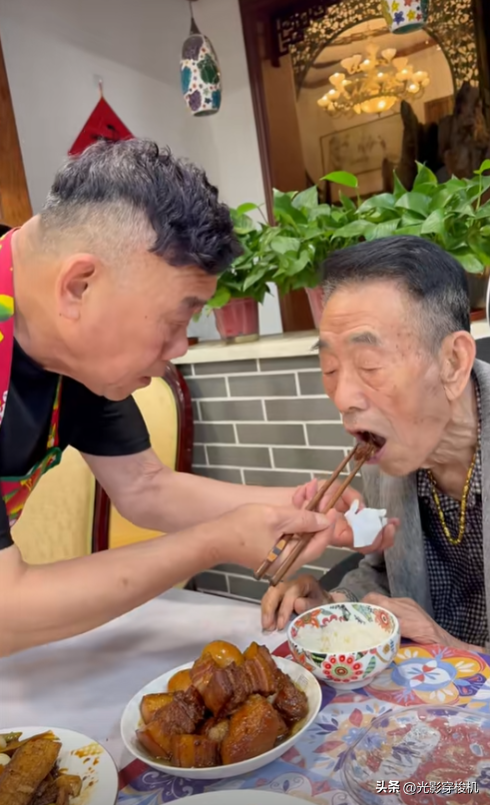 悲痛／資深大咖驟逝！兒遭全網轟「是他害死爸爸」　來不及送別「生前盡孝畫面曝」