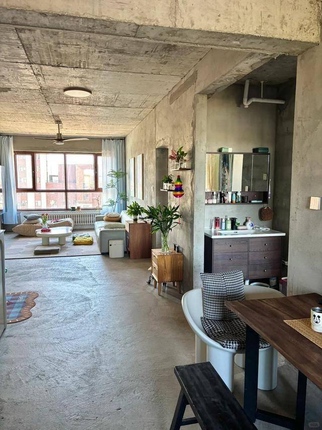 一家三口入住毛胚房！極簡風格「卻無一絲窮酸氣」：細節被讚翻