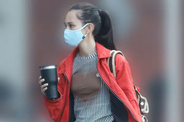 曾和GD情纏多年！知名女星「街頭熊抱新男友」高調約會　找到幸福認了：「不再偽裝自己...」